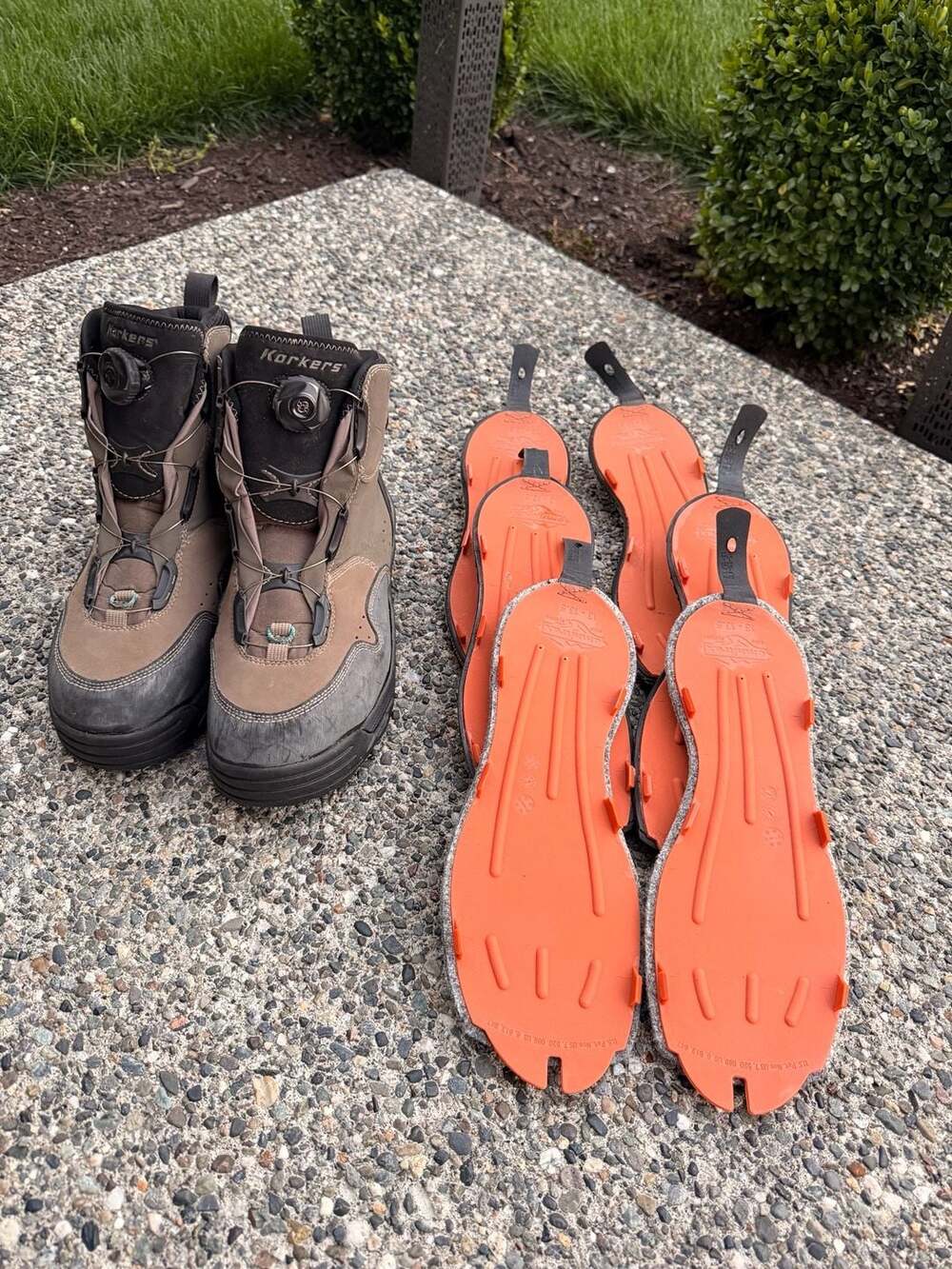 Korkers Midsized Wading Boots Men's Size 13 with OmniTrax Interchangeable Soles